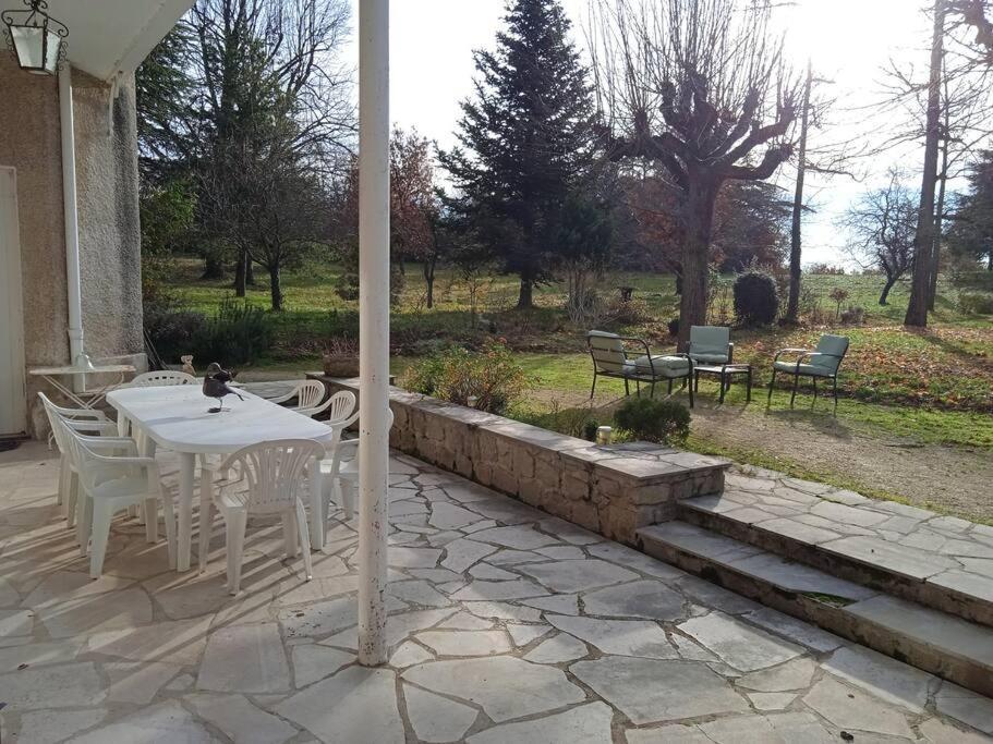 Maison Calme Avec Piscine Entouree De Son Parc Quintenas Exterior foto